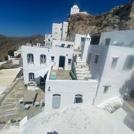 Windhouses Serifos 외부 사진