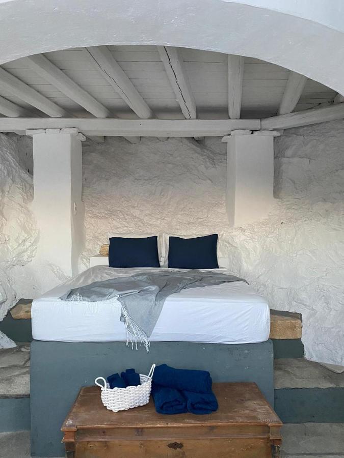 Windhouses Serifos 외부 사진