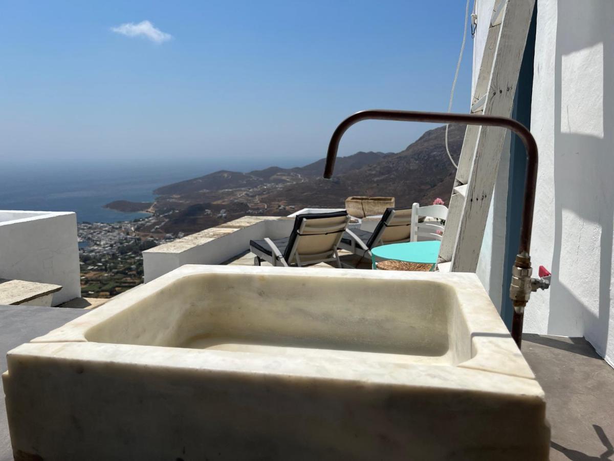 Windhouses Serifos 외부 사진