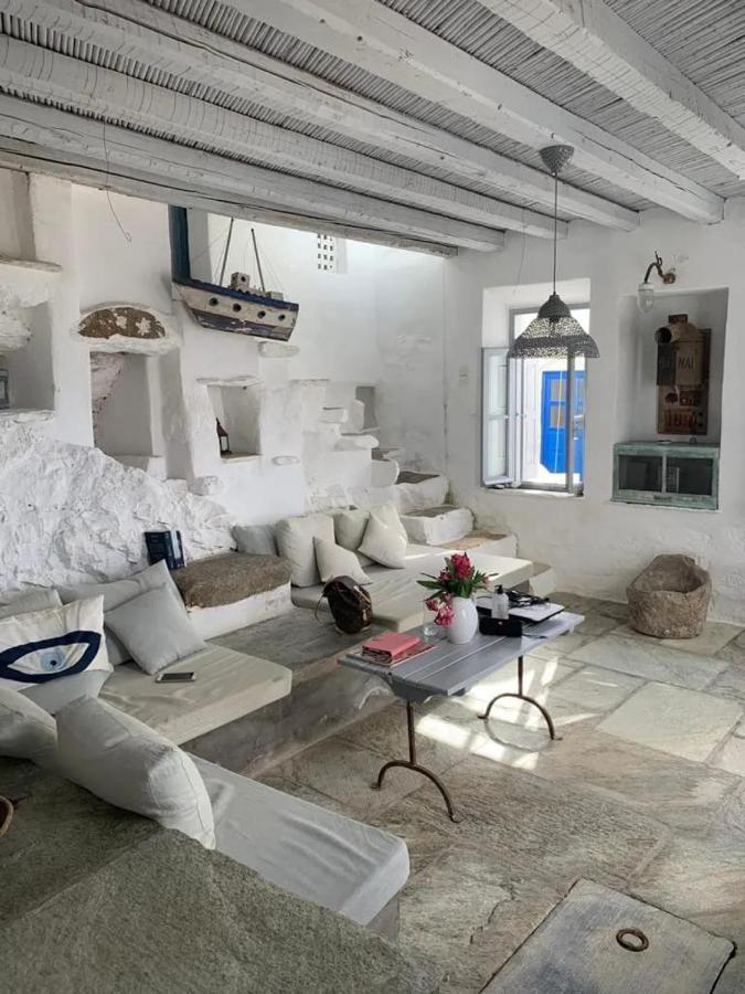 Windhouses Serifos 외부 사진