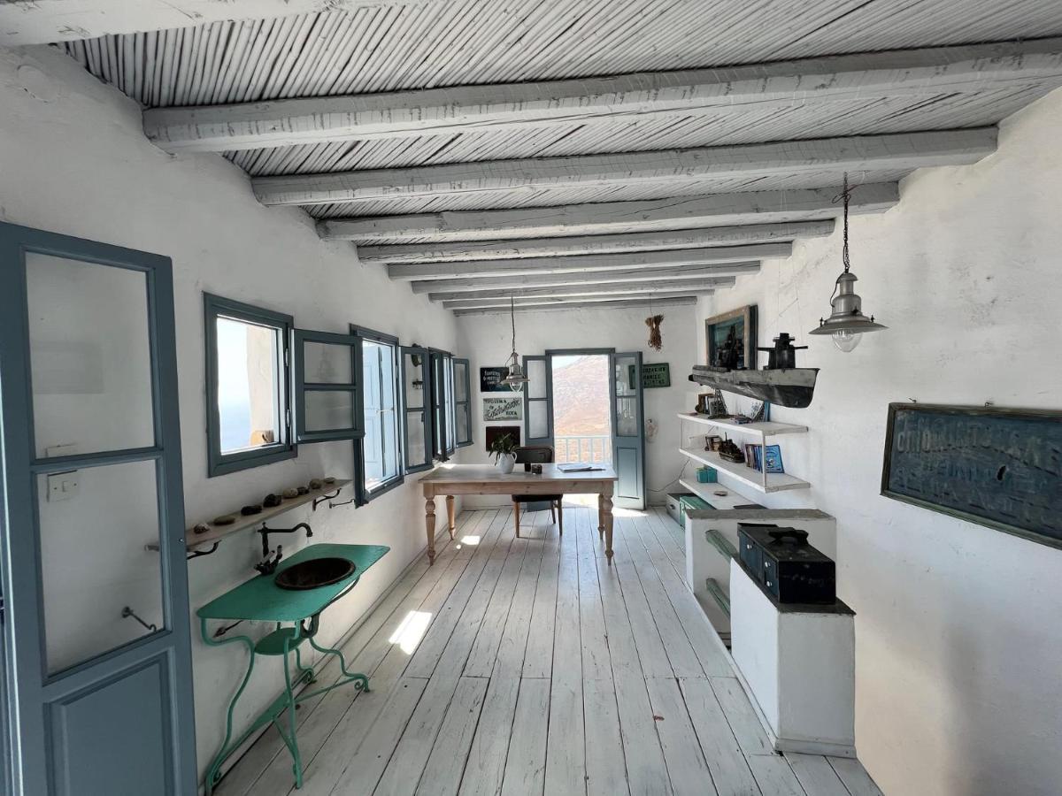 Windhouses Serifos 외부 사진