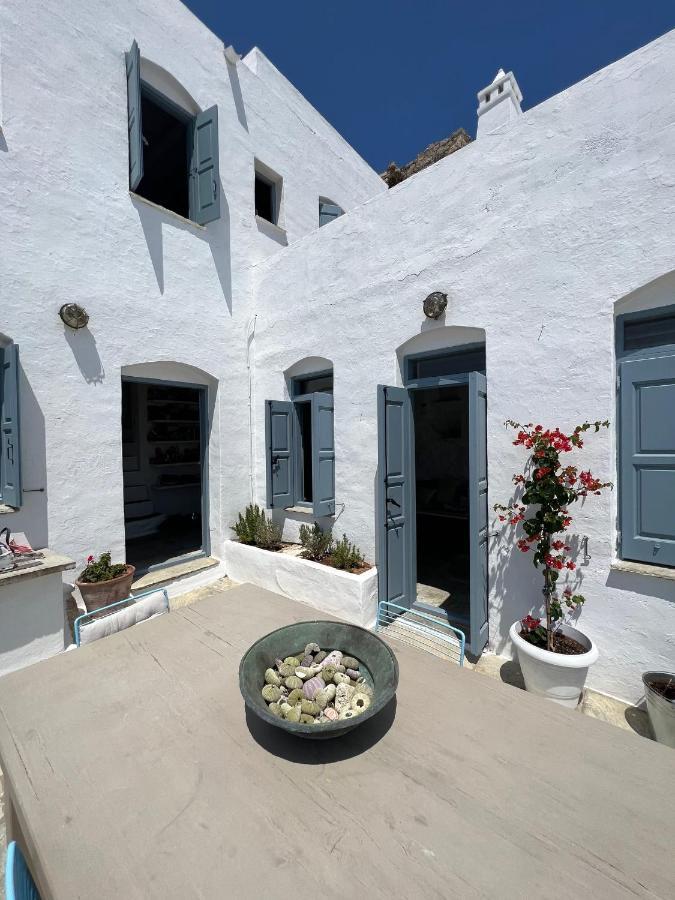 Windhouses Serifos 외부 사진