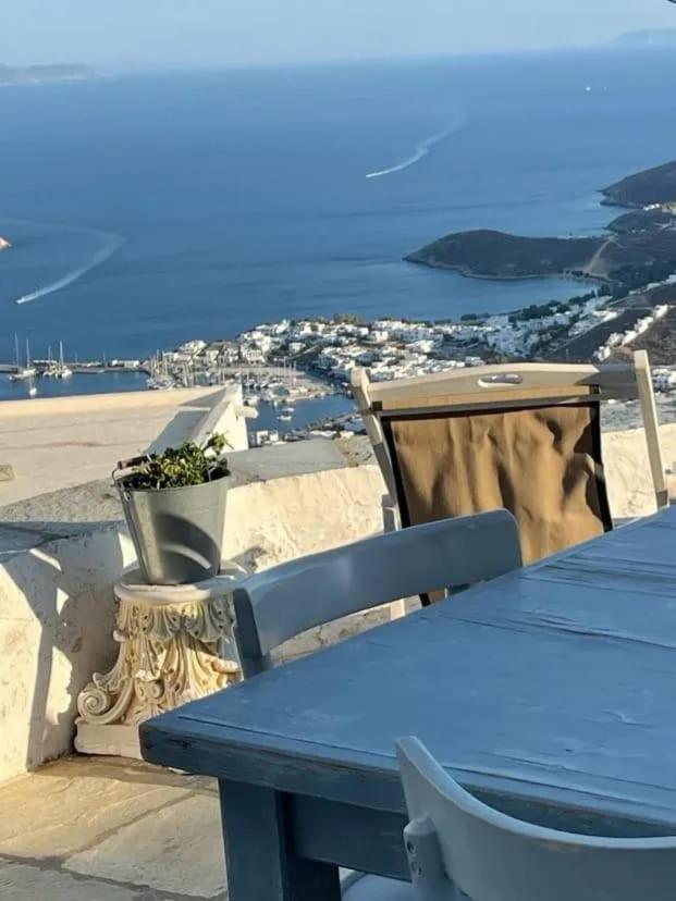 Windhouses Serifos 외부 사진